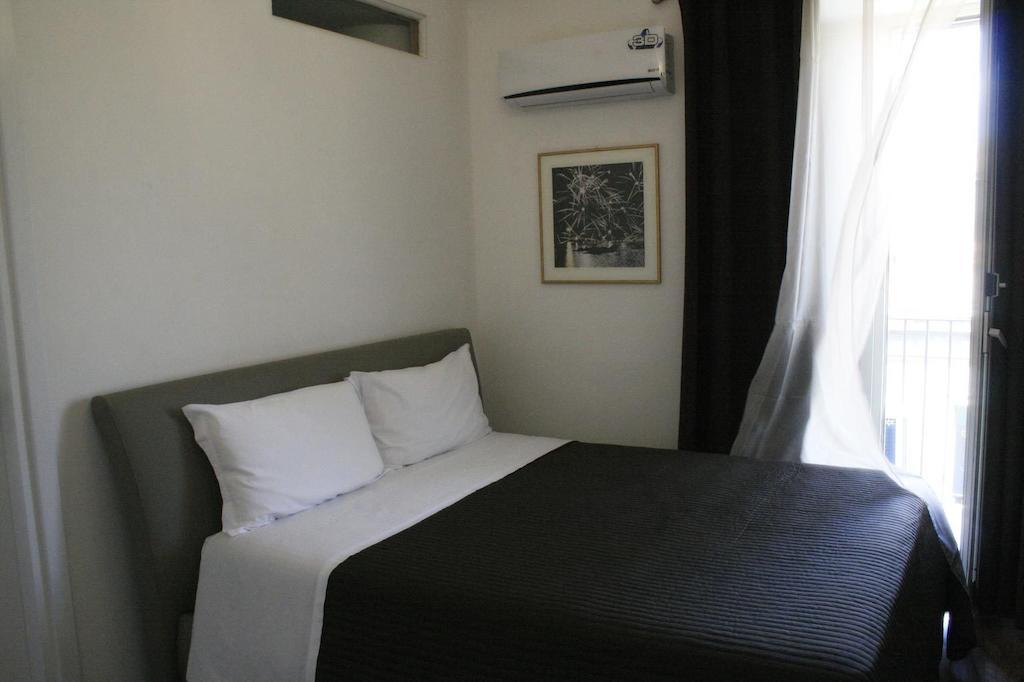 B&B Young Katánie Pokoj fotografie